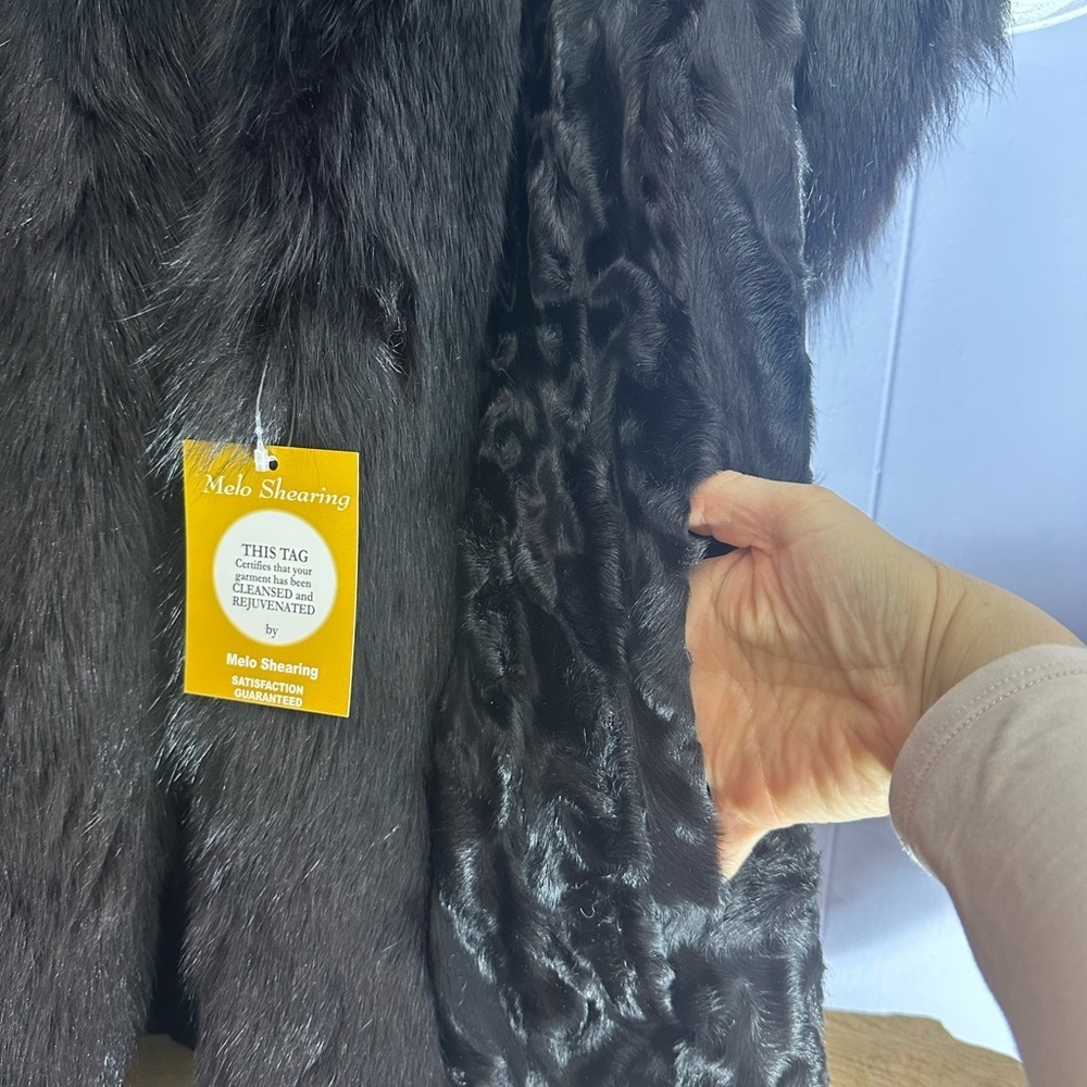 Vintage Custom-Made Fur Jacket with Detachable Leather Sleeves - Picture 8 of 13